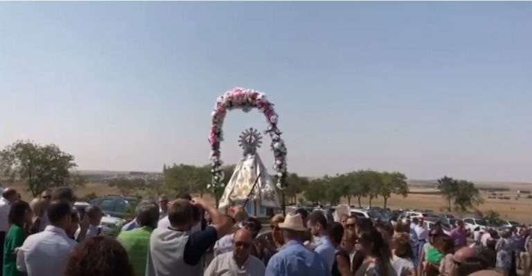 Alaejos anima a sus vecinos a engalanar las calles para la celebración de la Virgen de la Casita