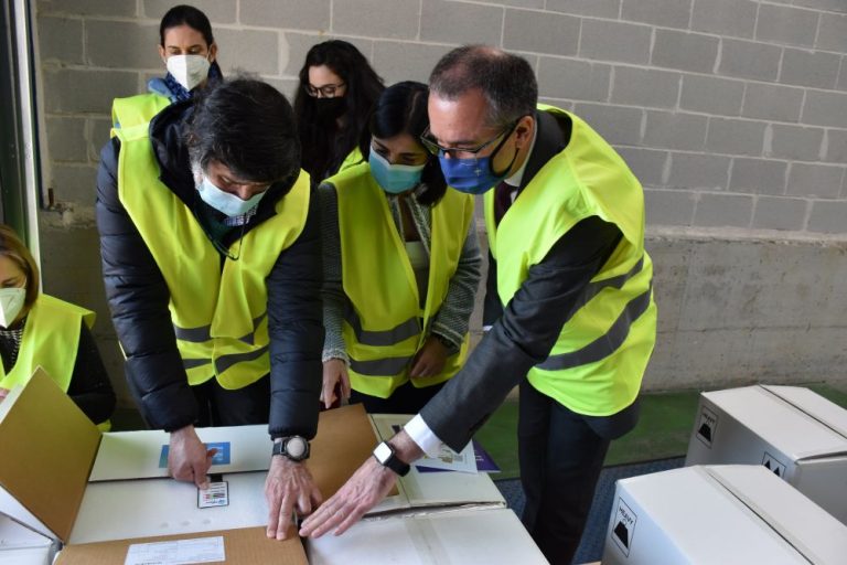 El 72% de las personas de más de 60 años cuentan ya con al menos una dosis de vacuna contra la COVID