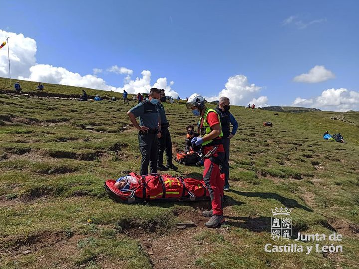 El Grupo de Rescate de Protección Civil ha auxiliado a un parapentista herido en Arcones (Segovia)