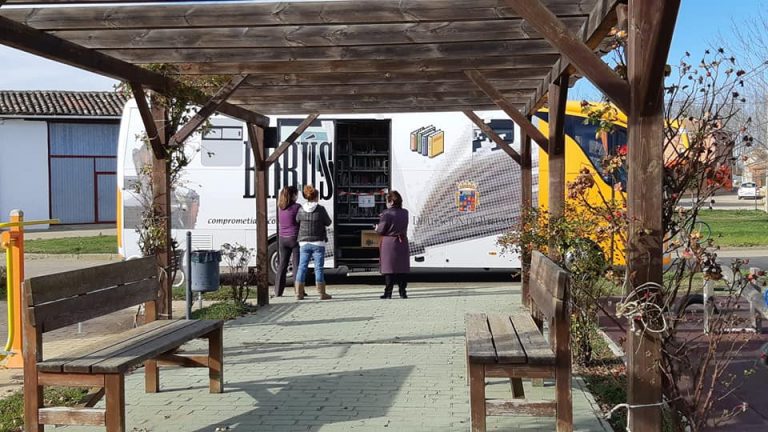 Las bibliotecas móviles de Palencia volverán a permitir el acceso al interior