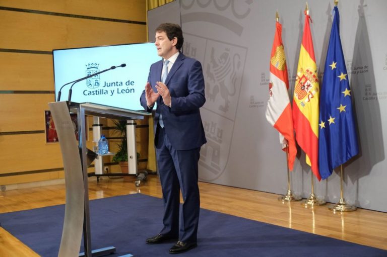 El presidente de la Junta ofrece a Tudanca una nueva oportunidad de diálogo para trazar la mejor sanidad para las personas de Castilla y León