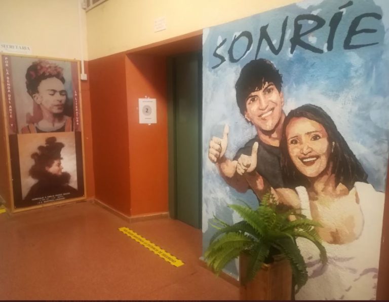 Murales de los alumnos del IES Martínez Uribarri de Salamanca para concienciar sobre temas sociales