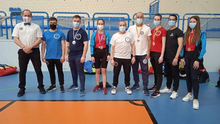 El Club Budokán Medina se trae siete metales del regional de kickboxing
