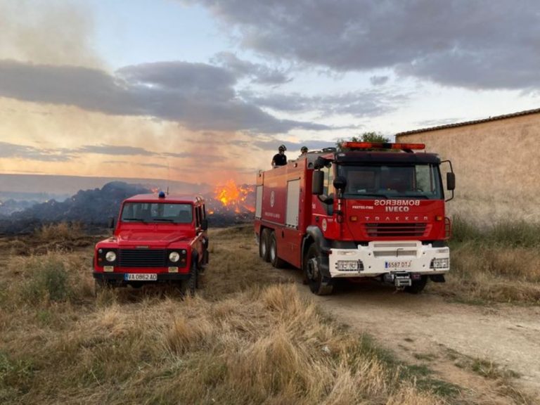 Los bomberos intervienen en un incendio en Aguilar de Campos