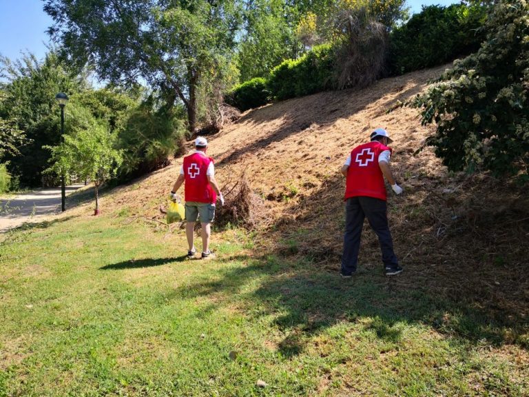 Cruz Roja en Valladolid se moviliza contra la basuraleza