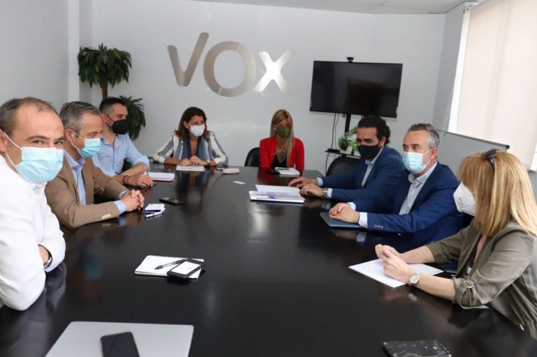Las patronales de Castilla y León analizan con PSOE y VOX la realidad del sector residencial