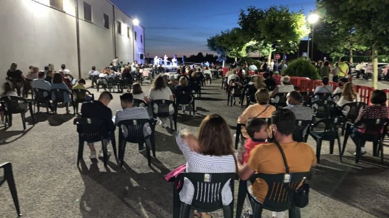 El barrio de Santo Tomás acoge la actuación de ‘Arte y Compás’ y atracciones para los más pequeños