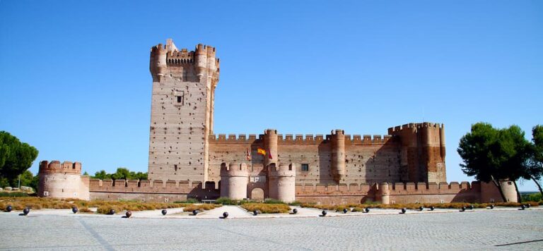 El PSOE muestra su inquietud por la gestión del Castillo de la Mota, que lleva varios meses sin director
