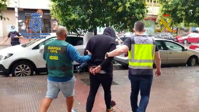 Detenido por sacar una navaja cuando le expulsaron de un establecimiento y enfrentarse a los agentes en Valladolid