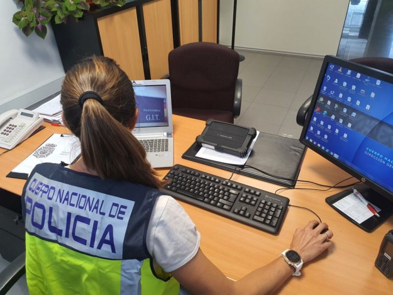 Dos detenidos por clonar tarjetas de móvil para acceder a la cuenta bancaria en Valladolid