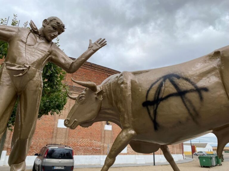 Vandalismo en el monumento a «Los Cortes de Novillos»