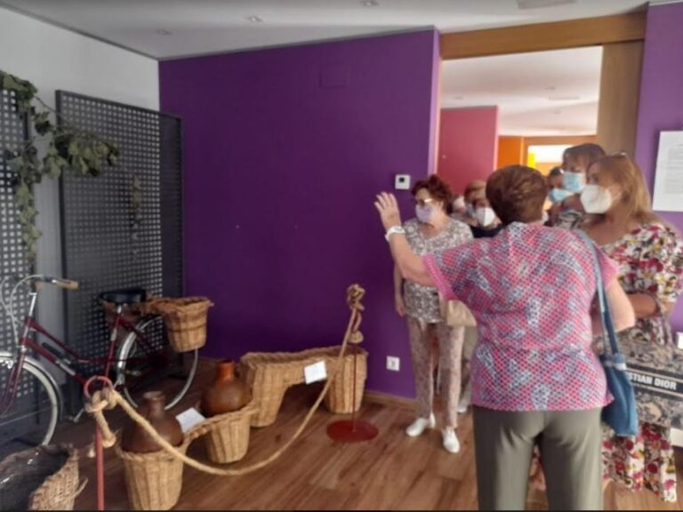 Una exposición en Rueda muestra el trabajo artesanal de los cesteros