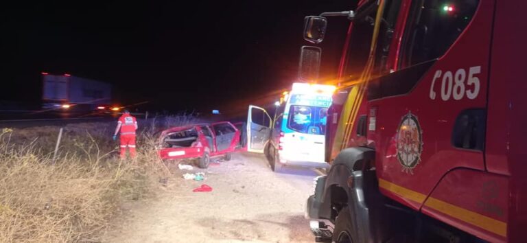 Los bomberos excarcelan a tres personas tras sufrir un accidente en Tordesillas