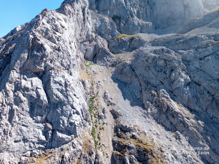 Rescatada una joven de 20 años que sufrió un accidente en la Montaña Palentina