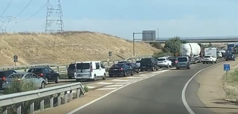 Retenciones en la A6 a la altura de Medina del Campo