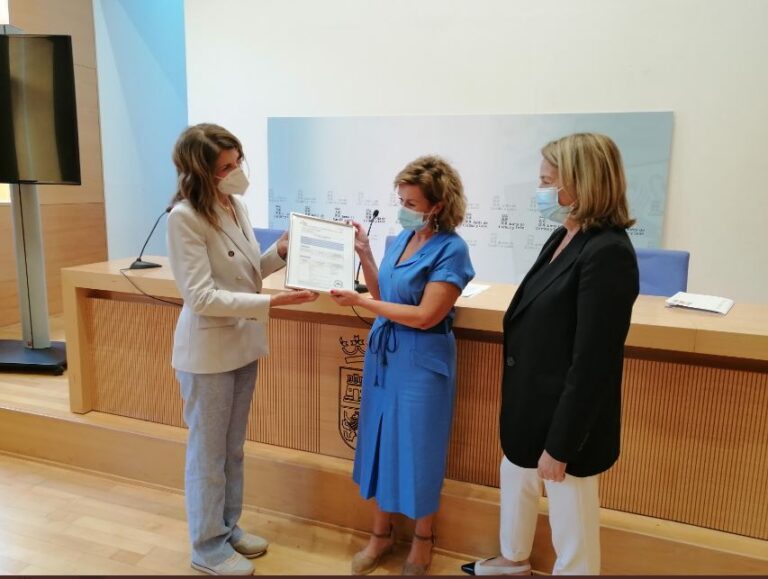 El CHEMCyL recibe la acreditación de la ENAC a la calidad de cribado neonatal