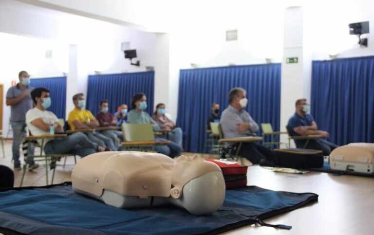 Policía, bomberos y protección civil reciben formación para uso de desfibriladores en Medina del Campo