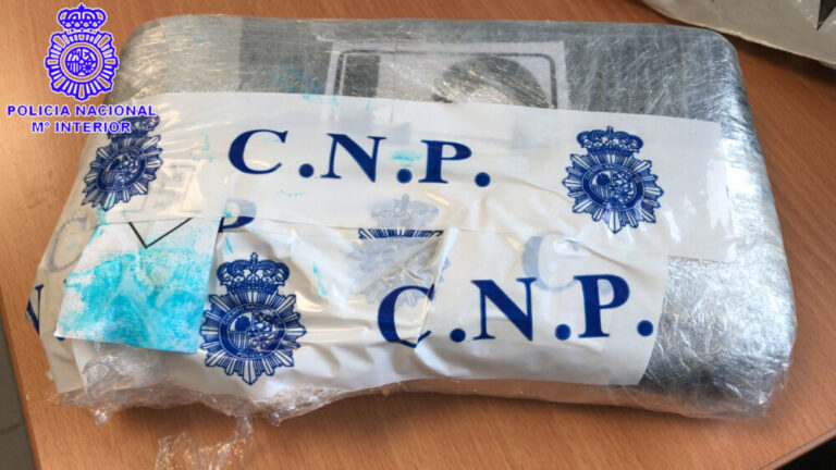 La Policía Nacional detiene en el barrio de Pajarillos a un varón que portaba una tableta de cocaína de 1.130 gramos