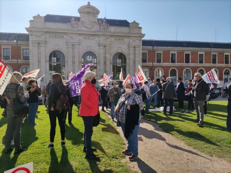 Gana Medina participa en la manifestación por el ferrocarril en la Estación de Campo Grande