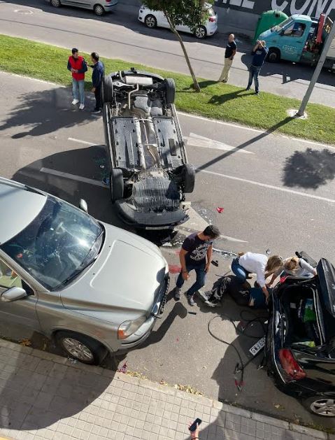 Medina del Campo: aparatoso accidente con el vuelco de un vehículo deja un herido