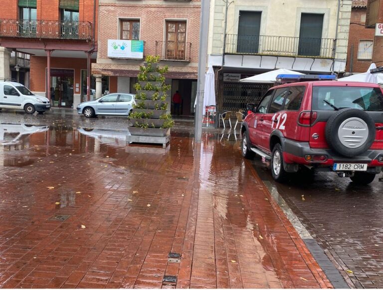 Las fuertes lluvias afectan a la  Plaza Mayor de Medina del Campo