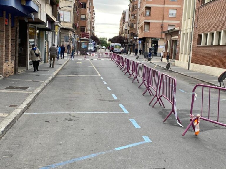 Los socialistas de Medina solicitan alternativas ante la supresión de aparcamientos en Simón Ruiz