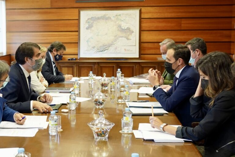 Reunión entre la Junta y la diputación de Valladolid para evaluar las actuaciones en el medio rural de la provincia