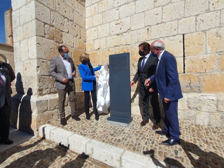 Una placa en el Real Monasterio de Santa Clara de Tordesillas ensalza la profesión de aparejador