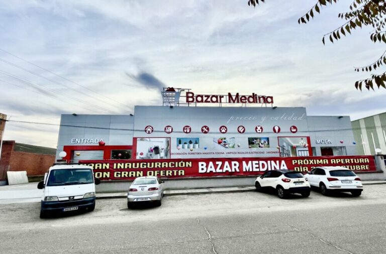El Bazar más grande de Castilla y León abre sus puertas en Medina de Campo