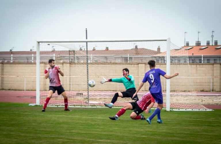 Victoria del Club Deportivo Medinense por 2-0 frente al Santovenia