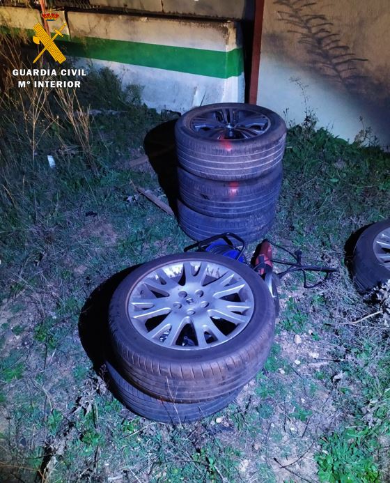 Detenidas dos personas como supuestos autores de un delito de robo con fuerza en un desguace de vehículos de Cigales