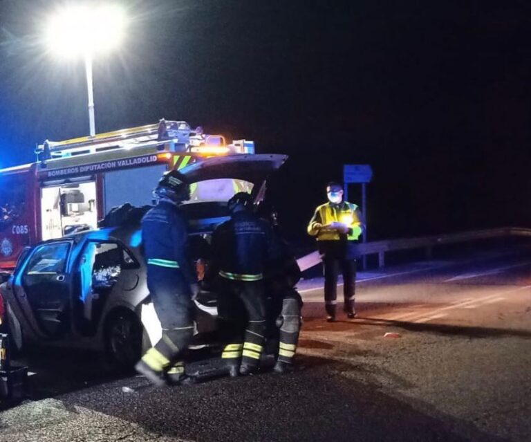 Cinco heridos en una colisión de dos vehículos en Tudela de Duero (Valladolid)
