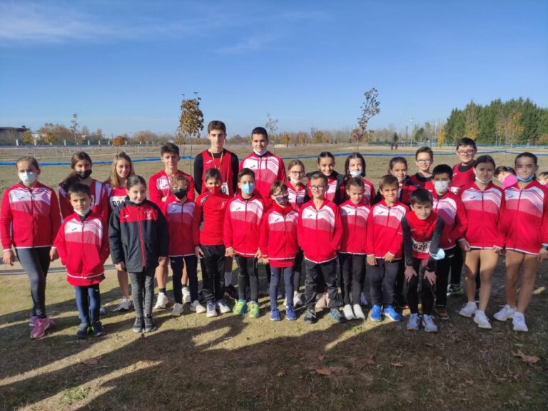El C.A. Castillo de la Mota consigue 10 podios en el primer Cross Escolar de la temporada