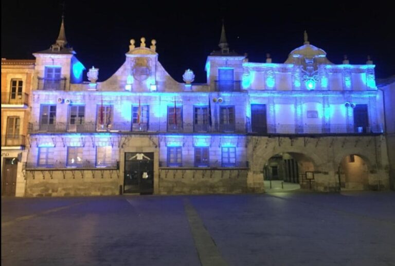 Medina se ilumina de azul por el Día Mundial de la Diabetes
