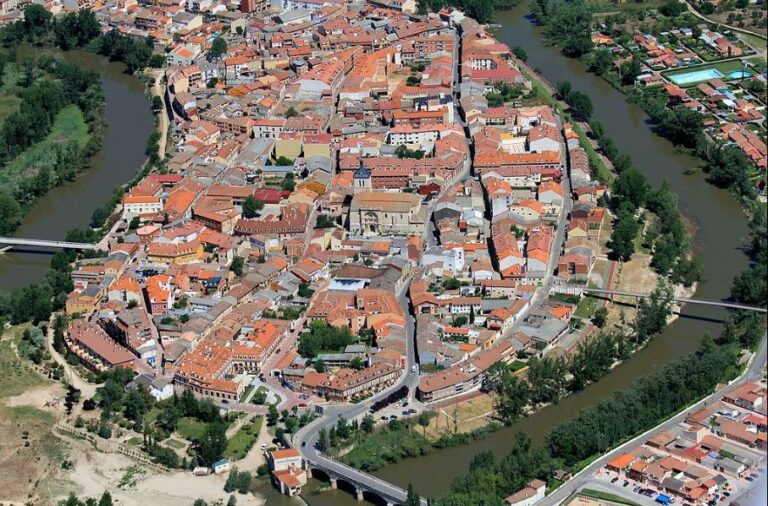Vecinas de Tudela celebran el acuerdo con Linecar para la optimización del servicio de transporte