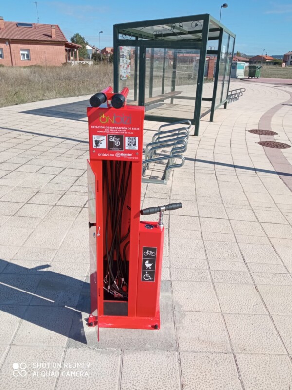 El Ayuntamiento de Aldeamayor de San Martín instala 3 puestos de reparación de bicicletas