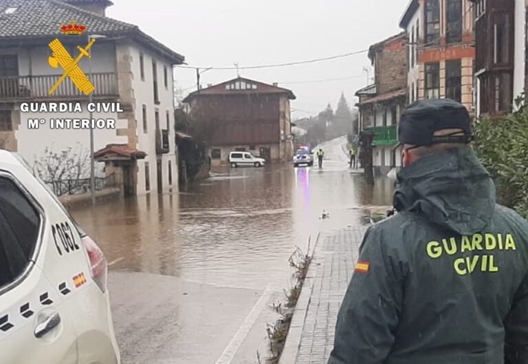 Evacuadas varias poblaciones por desbordamiento de los ríos