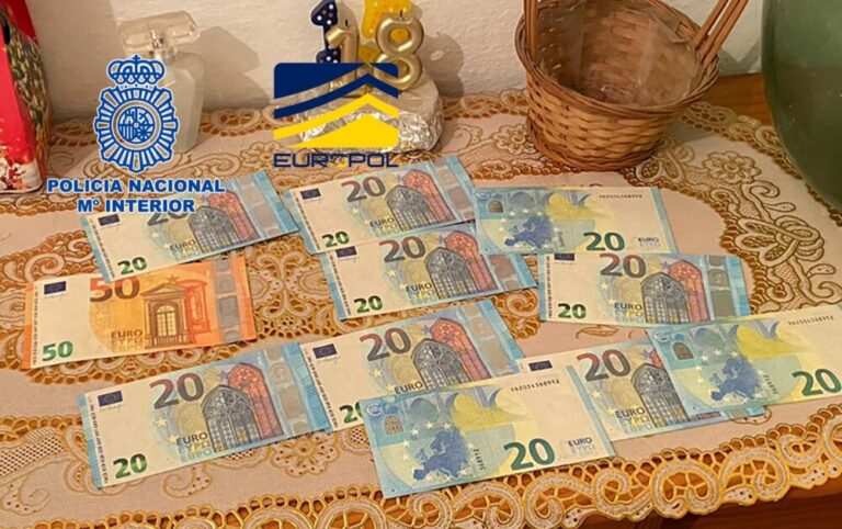 Detienen a 43 personas como responsables de vender billetes falsos