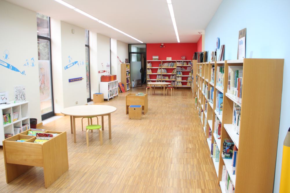 BibliotecaMedinaZonaInfantilGerardoMoraleja en Medina del Campo