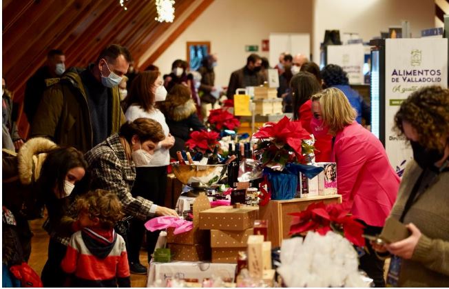 Más de 6.000 personas visitan el primer Mercado de Navidad de Alimentos de Valladolid