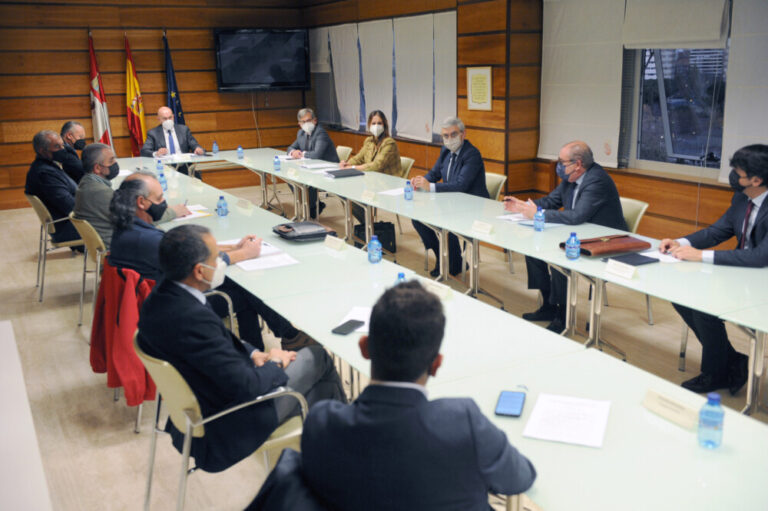La Junta plantea a los eslabones de la cadena alimentaria una declaración conjunta de compromiso para un marco estable y equilibrado en Castilla y León