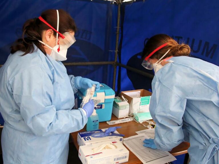 El virus se cobra otras 20 vidas en Castilla y León y detecta 10.934 positivos