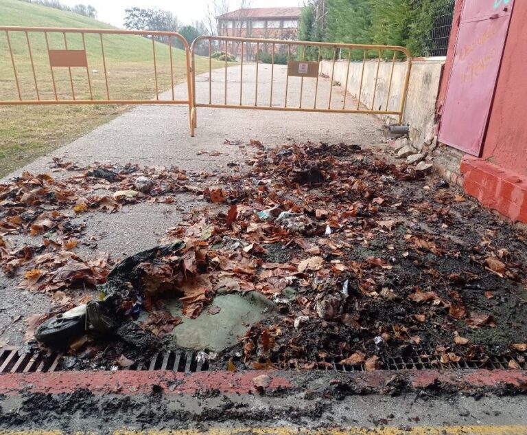 Tordesillas investiga la quema de un contenedor en el acceso al Polideportivo Municipal