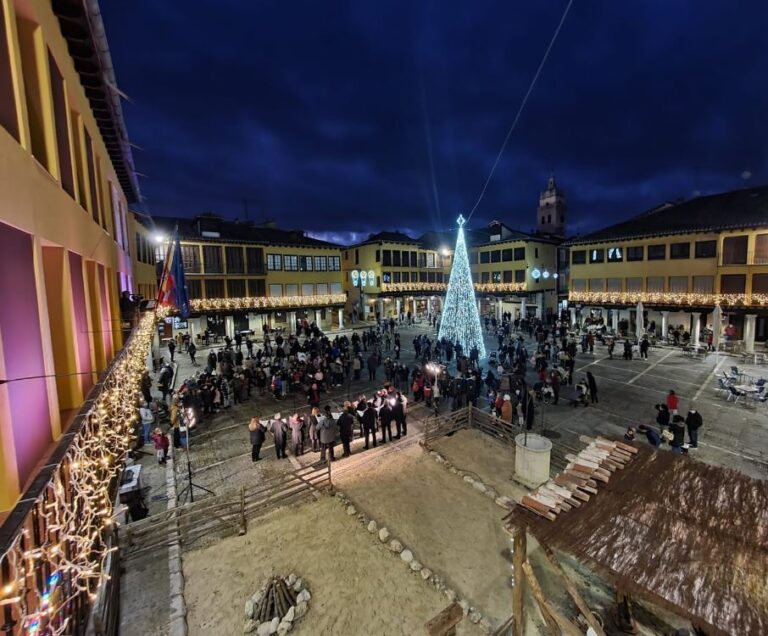 Música y color en el encendido de luces de Navidad en Tordesillas