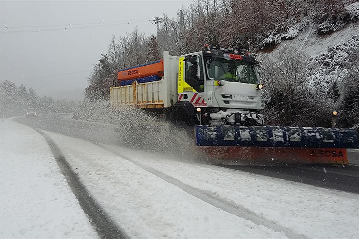 Disponibles 655 máquinas quitanieves y 129.015 toneladas de fundentes para hacer frente a las nevadas en Aragón, Cantabria y Castilla y León