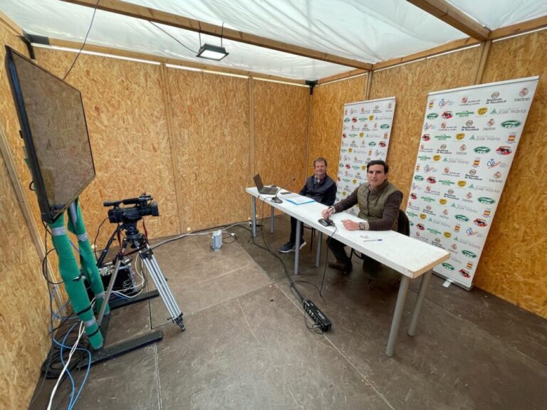 El alcalde de Medina del Campo participa en la retransmisión del Campeonato de España de Galgos en Campo