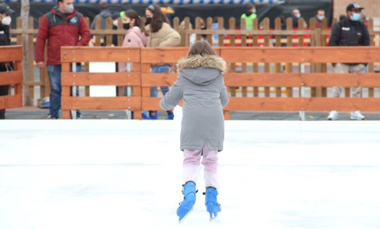 La pista de hielo de Medina del Campo estará en la Plaza Mayor hasta finales de enero