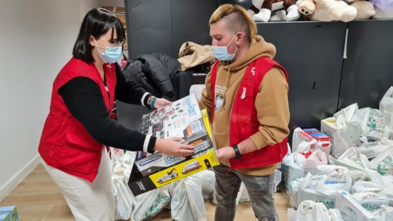 Cruz Roja Juventud entrega juguetes a más de 1.000 niños y niñas en la provincia vallisoletana