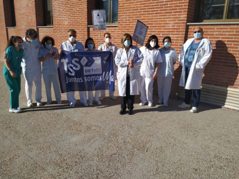 Reivindicación en el Hospital de Medina del Campo para exigir más profesionales en las plantillas y la mejora de las condiciones laborales y retributivas