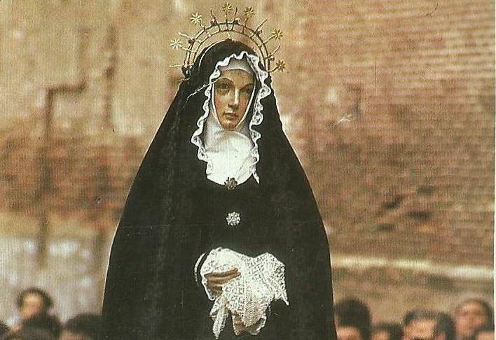 La imagen de Nuestra Madre Santísima de la Soledad recupera su manto histórico para la Cuaresma 2022